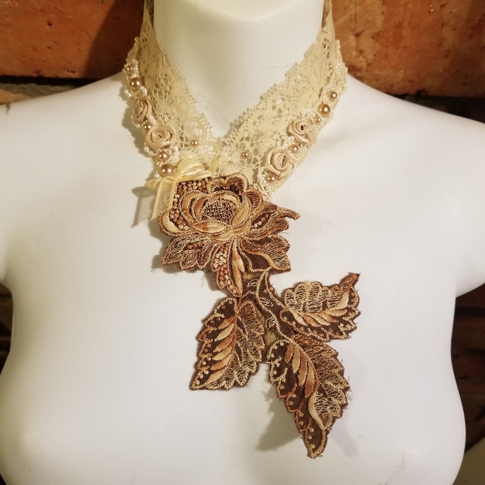 Collar - Picture 4 of 4